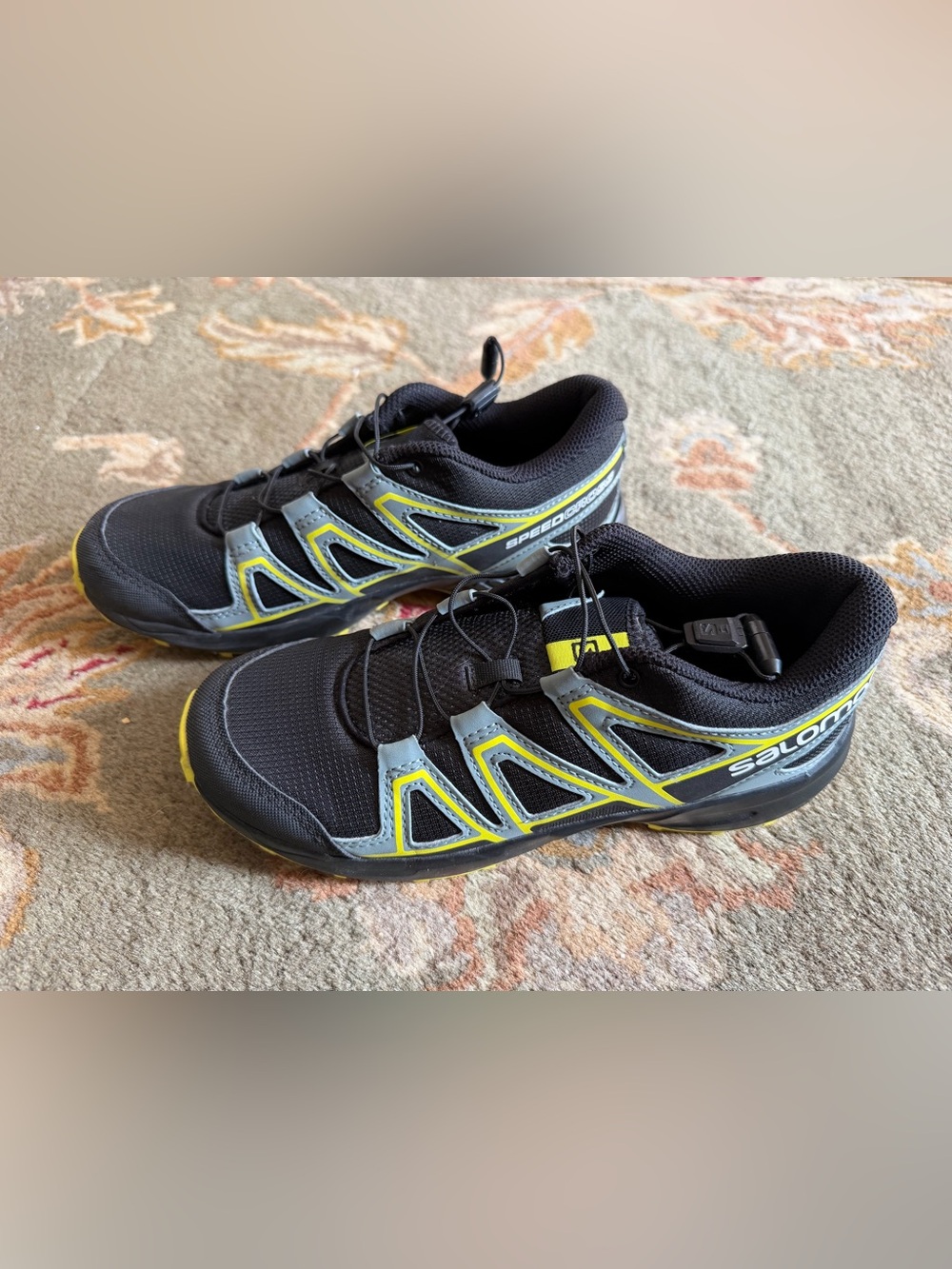 Salomon Youth Speedcross Black and Yellow Trail Sneakers Y5/W6.5